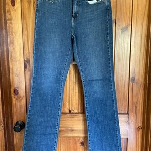 Levi’s NWOT Classic Blue Denim Jeans Bootcut 28x32 or Levi’s Size 4 Strech Fabri